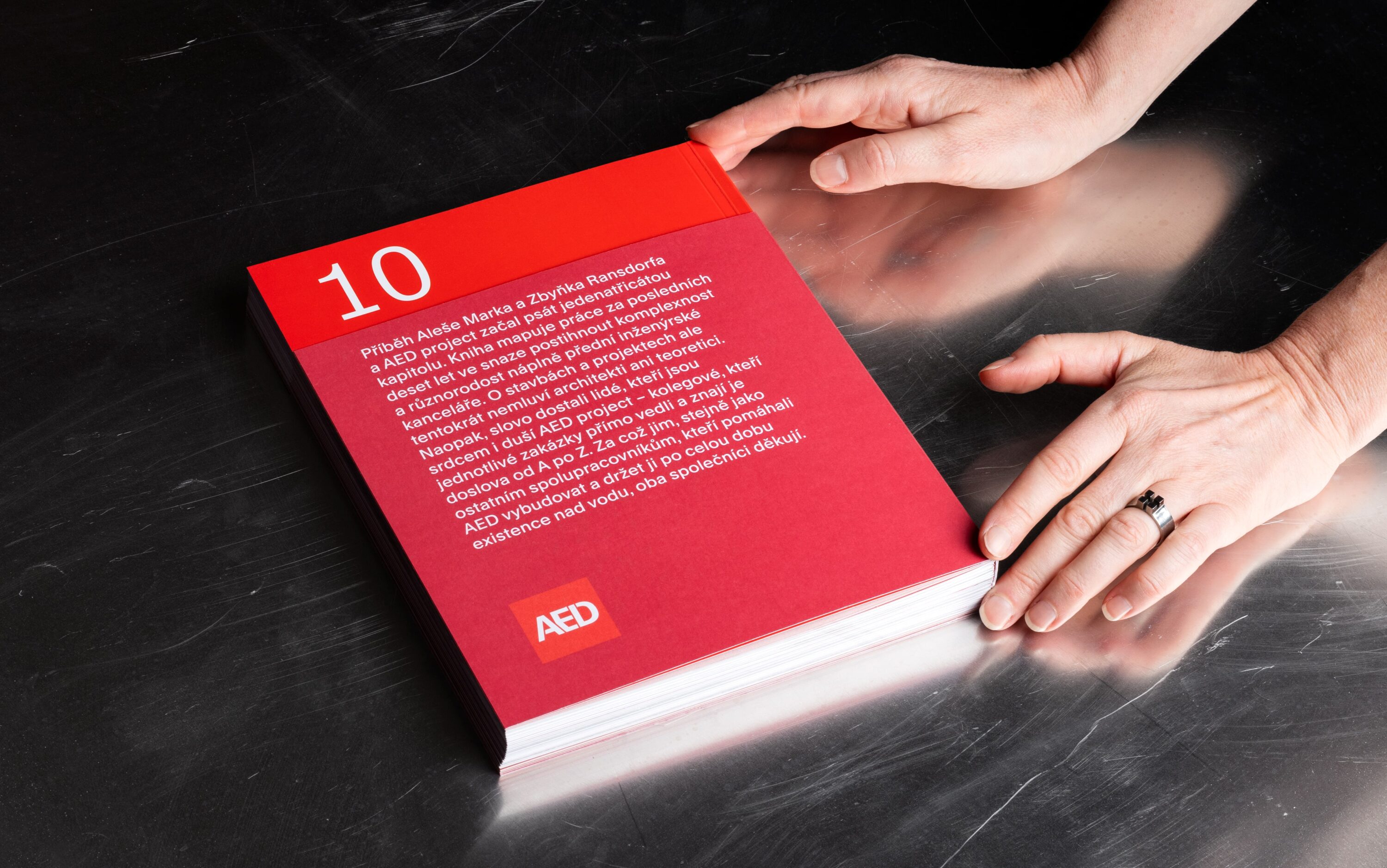 Design knihy AED